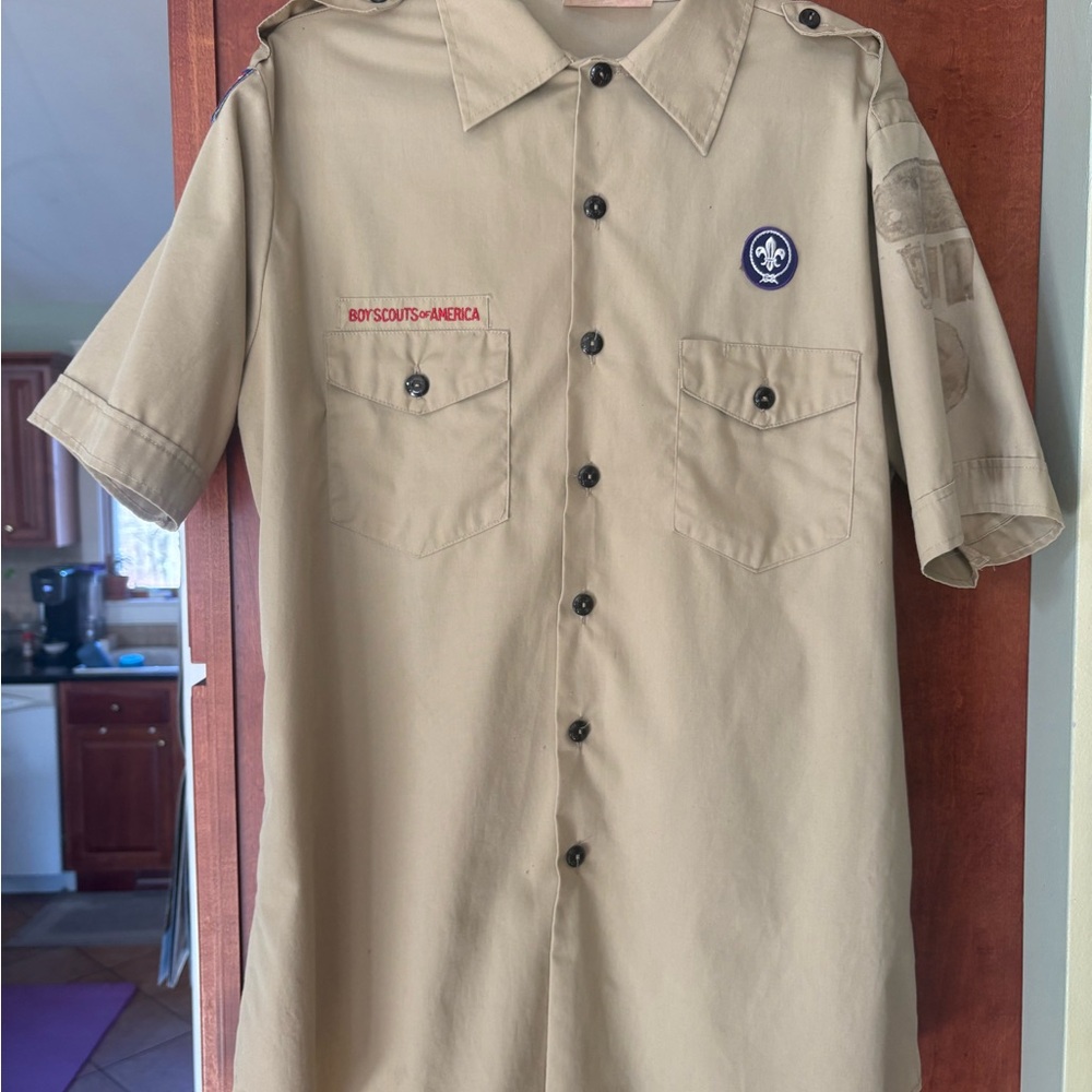 Boy Scouts of America Tan Shirt men’s Large (glue and flaws noted in photos)